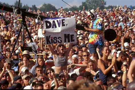 Woodstock 99 Photos That Reveal The Festivals Unbridled。